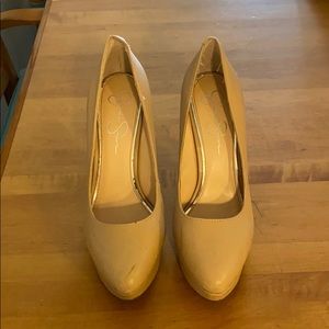 Jessica Simpson 9 nude pumps, used great condition